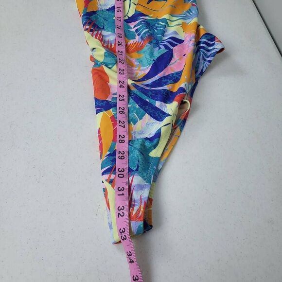 Old Navy Womens One Piece Swimsuit Size 3X Colorful Tropical Beach Vacation Pool - Picture 8 of 8